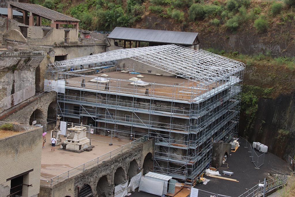 Herculaneum, June 2025. Looking towards the terrace and the Suburban baths. Photo courtesy of Klaus Heese.